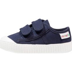 Victoria Shoes BASKET LONA DOS VELCROS Tenisówki i Trampki marino. Niebieskie trampki dziewczęce marki Victoria Shoes, z tworzywa sztucznego. Za 159,00 zł.