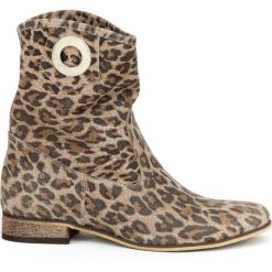 Wsuwane botki na niskim obcasie - skóra naturalna - model 270 - kolor panterka. Botki damskie Zapato, ze skóry, klasyczne, na niskim obcasie, bez zapięcia. Za 399,00 zł.