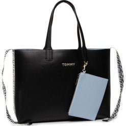 Torebka TOMMY HILFIGER - Iconic Tommy Tote AW0AW07948 BDS. Czarne torebki klasyczne damskie TOMMY HILFIGER, bez wzorów, ze skóry ekologicznej, bez dodatków. W wyprzedaży za 429,00 zł.