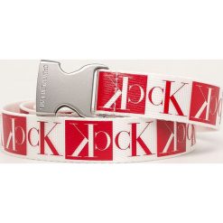 Calvin Klein Jeans - Pasek. Czerwone paski damskie Calvin Klein Jeans, w paski, z jeansu. Za 179,90 zł.