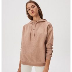 Bluza z mininapisem - Kremowy. Białe bluzy damskie Sinsay, s, bez wzorów, bez rękawów, bez kaptura. Za 49,99 zł.