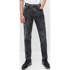 Marmurkowe jeansy slim -. Jeansy męskie Reserved, bez wzorów. Za 129,99 zł.