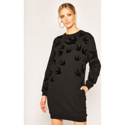 Sukienka dzianinowa MCQ Alexander McQueen 379194 RLT74 1000. Czarne sukienki damskie McQ Alexander McQueen, l, bez wzorów, z bawełny, bez kołnierzyka, bez rękawów. W wyprzedaży za 1079,00 zł.