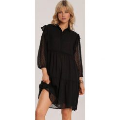 Czarna Sukienka Anisea. Czarne sukienki damskie Renee, na lato, s, bez wzorów, bez kołnierzyka, bez rękawów. Za 139,99 zł.