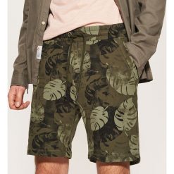 Spodenki i szorty męskie: Szorty z nadrukiem all over - Khaki