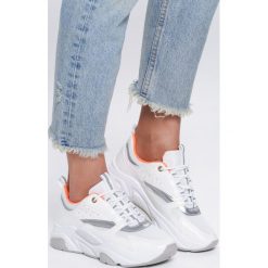 Białe Sneakersy Stick It To. Białe sneakersy damskie Renee. Za 99,99 zł.