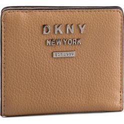 Mały Portfel Damski DKNY - R91ZHB08 Iconic Blush 3IB. Pomarańczowe portfele damskie DKNY, ze skóry. W wyprzedaży za 239,00 zł.