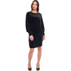Sukienka "Lea" w kolorze czarnym. Czarne sukienki damskie Scarlet Jones, s, bez wzorów, bez kołnierzyka, bez rękawów, mini. W wyprzedaży za 139,95 zł.