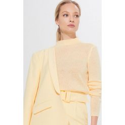 Pastelowy sweter z golfem - Żółty. Żółte swetry damskie Mohito, s, bez wzorów, bez rękawów. W wyprzedaży za 44,99 zł.