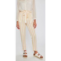 Answear - Spodnie Stripes Vibes. Żółte spodnie damskie ANSWEAR, s, bez wzorów, z wiskozy, casualowe. W wyprzedaży za 34,90 zł.
