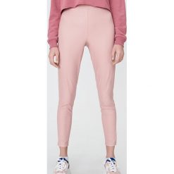 Legginsy z skóry pu - Różowy. Różowe legginsy damskie Sinsay, s, bez wzorów, ze skóry. Za 39,99 zł.