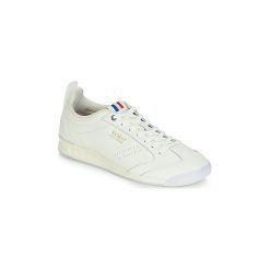 Buty Kickers KICK 18. Białe trampki męskie marki Kickers, bez wzorów, bez zapięcia. Za 379,00 zł.