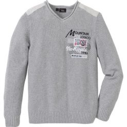 Sweter z dekoltem w serek, z haftem, z bawełny z recyclingu bonprix jasnoszary. Szare swetry męskie bonprix, m, z haftami, z bawełny. Za 49,99 zł.
