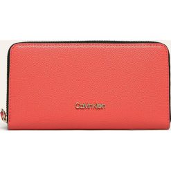 Calvin Klein - Portfel. Białe portfele damskie Calvin Klein, bez wzorów, ze skóry ekologicznej. Za 299,90 zł.