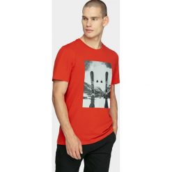 T-shirt męski TSM605 - czerwony - Outhorn. Czerwone koszulki męskie Outhorn, m, bez wzorów, bez kołnierzyka, bez rękawów. Za 39,99 zł.