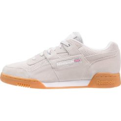 Reebok Classic WORKOUT PLUS EG Tenisówki i Trampki skull grey/white. Szare trampki męskie marki Reebok Classic, ze skóry. W wyprzedaży za 341,10 zł.