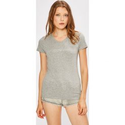 Emporio Armani - Top. Szare topy damskie marki Emporio Armani, s, z nadrukiem, z elastanu, z okrągłym kołnierzem. W wyprzedaży za 149,90 zł.