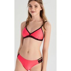 Dwuczęściowy strój kąpielowy z napisami - Pomarańczo. Różowe dół bikini marki Sinsay, z napisami. Za 49,99 zł.