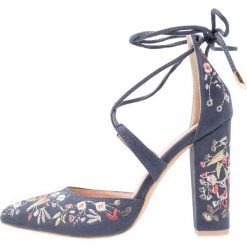 Szpilki: Glamorous Szpilki navy