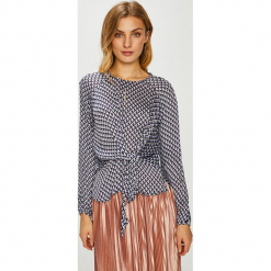 Pepe Jeans - Bluzka Balbina. Fioletowe bluzki damskie Pepe Jeans, na co dzień, s, bez wzorów, z poliesteru, casualowe, z okrągłym kołnierzem, bez rękawów. W wyprzedaży za 219,90 zł.