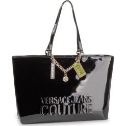 Torebka VERSACE JEANS COUTURE - E1VUBBO1 Nero 899. Czarne torebki klasyczne damskie Versace Jeans Couture, bez wzorów, z jeansu, klasyczne, bez dodatków. Za 779,00 zł.