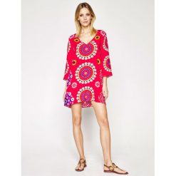 Sukienka plażowa Desigual Manly 20SWMW08. Białe sukienki damskie Desigual, na plażę, m, bez wzorów, z wiskozy, bez kołnierzyka, bez rękawów. W wyprzedaży za 219,00 zł.