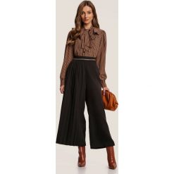 Czarne Spodnie Culottes Sarnixi. Czarne spodnie damskie Renee, s, bez wzorów, z tkaniny. Za 109,99 zł.