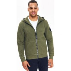 BLUZA ROZPINANA MĘSKA Z KAPTUREM ZE STRUKTURALNEJ DZIANINY. Brązowe bluzy męskie Top Secret, na zimę, m, z aplikacjami, z dzianiny, eleganckie, z kapturem, bez rękawów, z kapturem. W wyprzedaży za 59,99 zł.