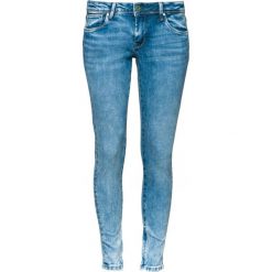 Pepe Jeans jeansy damskie Cher 27/28 niebieski. Niebieskie jeansy damskie Pepe Jeans, z jeansu. W wyprzedaży za 291,00 zł.