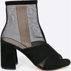 Public Desire - Botki. Czarne buty zimowe damskie marki Public Desire, z materiału, z otwartym noskiem, na obcasie. W wyprzedaży za 169,90 zł.