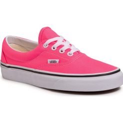 Tenisówki VANS - Era VN0A4U39WT61 (Neon)Knockout Pnk/Tr Wht. Różowe półbuty damskie Vans, na co dzień, bez wzorów, z gumy, bez zapięcia. W wyprzedaży za 259,00 zł.