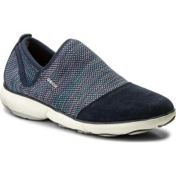 Półbuty GEOX - D Nebula B D821EB 06K22 C4002 Navy. Niebieskie półbuty damskie Geox, na co dzień, bez wzorów, z tworzywa sztucznego, bez obcasa, na płaskiej podeszwie, bez zapięcia. W wyprzedaży za 319,00 zł.