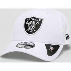New Era - Czapka. Białe czapki męskie New Era, bez wzorów, z bawełny. W wyprzedaży za 89,90 zł.