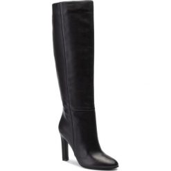 Kozaki GUESS - Hillory FL7HIL LEA11 BLACK. Czarne kozaki damskie Guess, ze skóry ekologicznej, bez obcasa, na obcasie, bez zapięcia. Za 1099,00 zł.