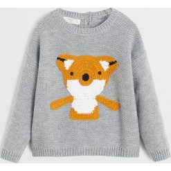 Mango Kids - Sweter dziecięcy Foxy 80-104 cm. Szare swetry chłopięce Mango Kids, z aplikacjami, z poliesteru, z okrągłym kołnierzem. Za 89,90 zł.