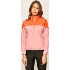 Under Armour - Kurtka. Różowe kurtki damskie Under Armour, s, bez wzorów, z elastanu, krótkie, bez kaptura. W wyprzedaży za 199,90 zł.