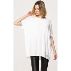 Biały T-shirt For Position. Białe bluzki damskie marki Born2be, uniwersalny, z dzianiny, z okrągłym kołnierzem. Za 49,99 zł.