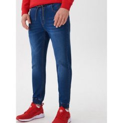 Denimowe joggery - Granatowy. Niebieskie spodnie męskie House, m, bez wzorów, z jeansu. Za 139,99 zł.