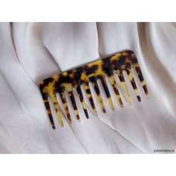 Grzebień do włosów w kolorze Light Tortoise. Grzebienie do włosów damskie Pakamera. Za 85,00 zł.