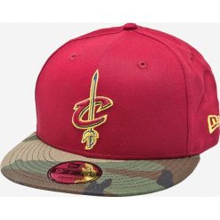 New Era - Czapka Team Camo 9fifty Cleveland Cavaliers. Żółte czapki męskie marki New Era. W wyprzedaży za 99,90 zł.