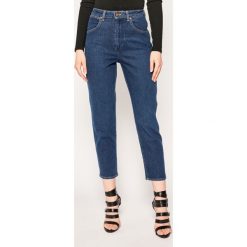 Jeansy Regular Fit Wrangler Mom W246WB12S. Niebieskie jeansy damskie Wrangler, s. W wyprzedaży za 279,00 zł.