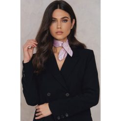 Apaszki damskie: Filippa K Jedwabna apaszka – Pink