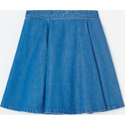 Jeansowa spódnica z lyocellu i bawełny - Granatowy. Niebieskie spódniczki damskie Reserved, bez wzorów, z bawełny. Za 55,99 zł.