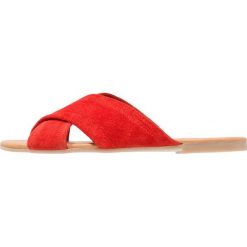 Chodaki damskie: Pieces PSMARNIE Klapki red heart
