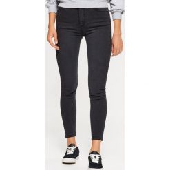 Jeansy HIGH WAIST - Szary. Szare spodnie z wysokim stanem Cropp, z jeansu. Za 89,99 zł.