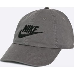 Nike Sportswear - Czapka. Szare czapki z daszkiem męskie Nike Sportswear, z bawełny. W wyprzedaży za 59,90 zł.