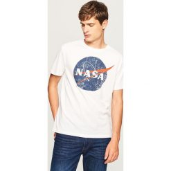 T-shirty męskie: T-shirt z nadrukiem nasa - Kremowy