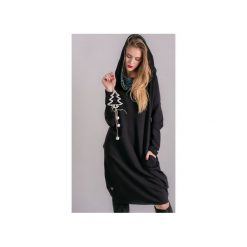 Sukienka z kominem oversize CZARNA Z WZOREM. Czarne sukienki damskie 3 for u, na zimę, bez wzorów, z elastanu, klasyczne, z kominem, z długim rękawem, długie, mini, oversize. Za 199,00 zł.