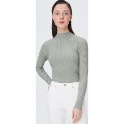 Sweter turtleneck w prążki - Zielony. Zielone swetry damskie Sinsay, s, bez wzorów, bez rękawów, bez kaptura. Za 39,99 zł.