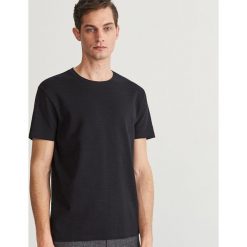 T-shirt z prążkowanej dzianiny - Czarny. Czarne t-shirty damskie marki Reserved, s, z dzianiny. Za 59,99 zł.